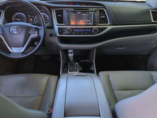 Used 2017 Toyota Highlander Limited Platinum AWD/4WD image 16