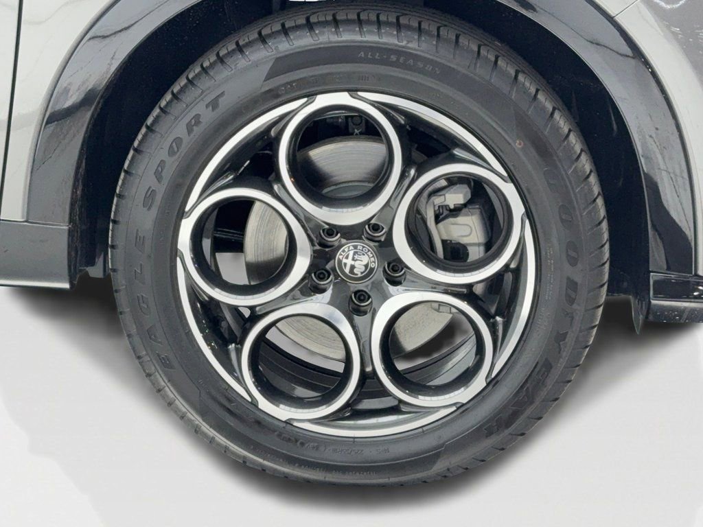 New 2025 Alfa Romeo Tonale w/ Premium Package image 49