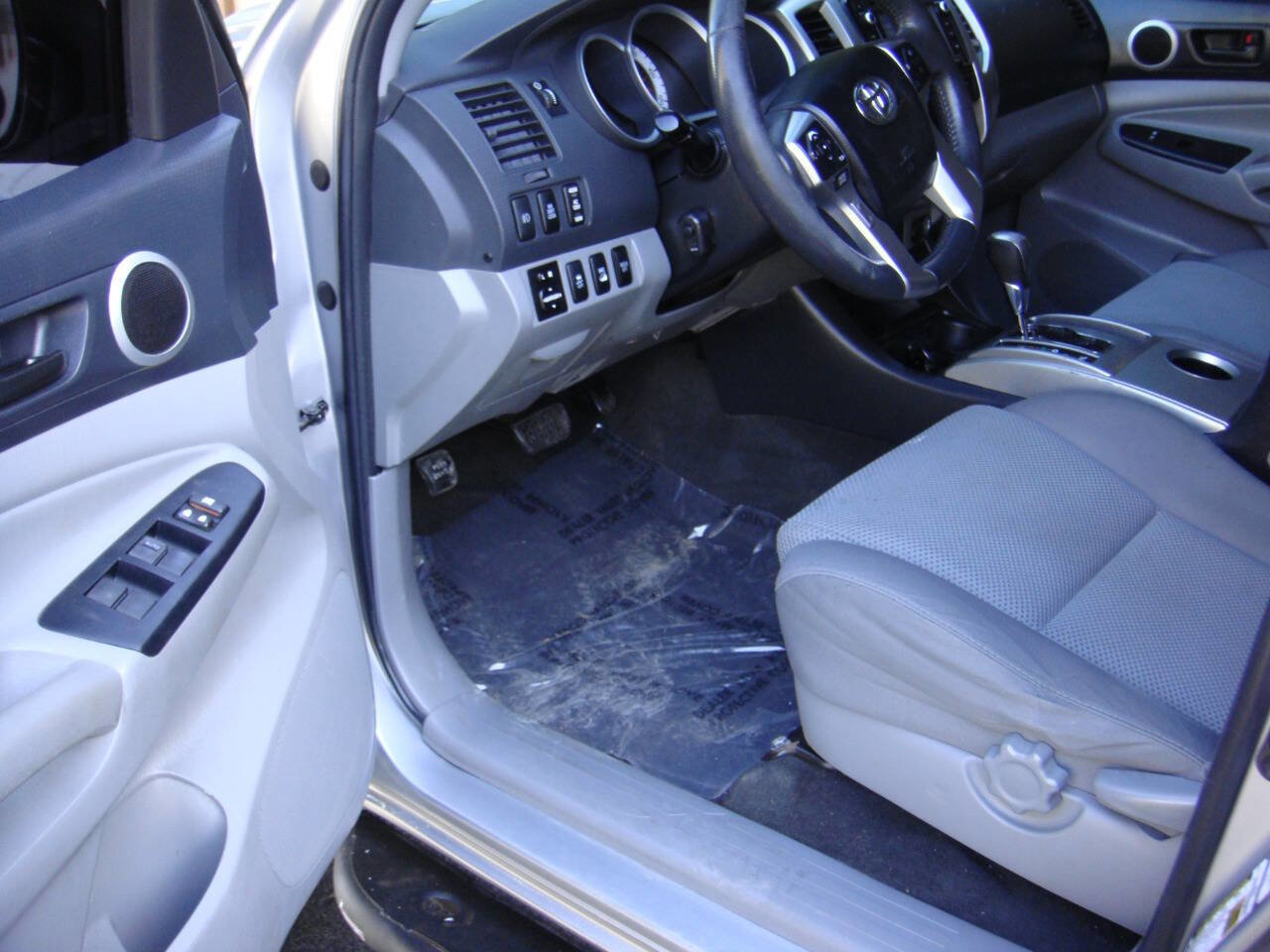 Used 2015 Toyota Tacoma 4x4 Double Cab w/ TRD Off-Road Package image 9