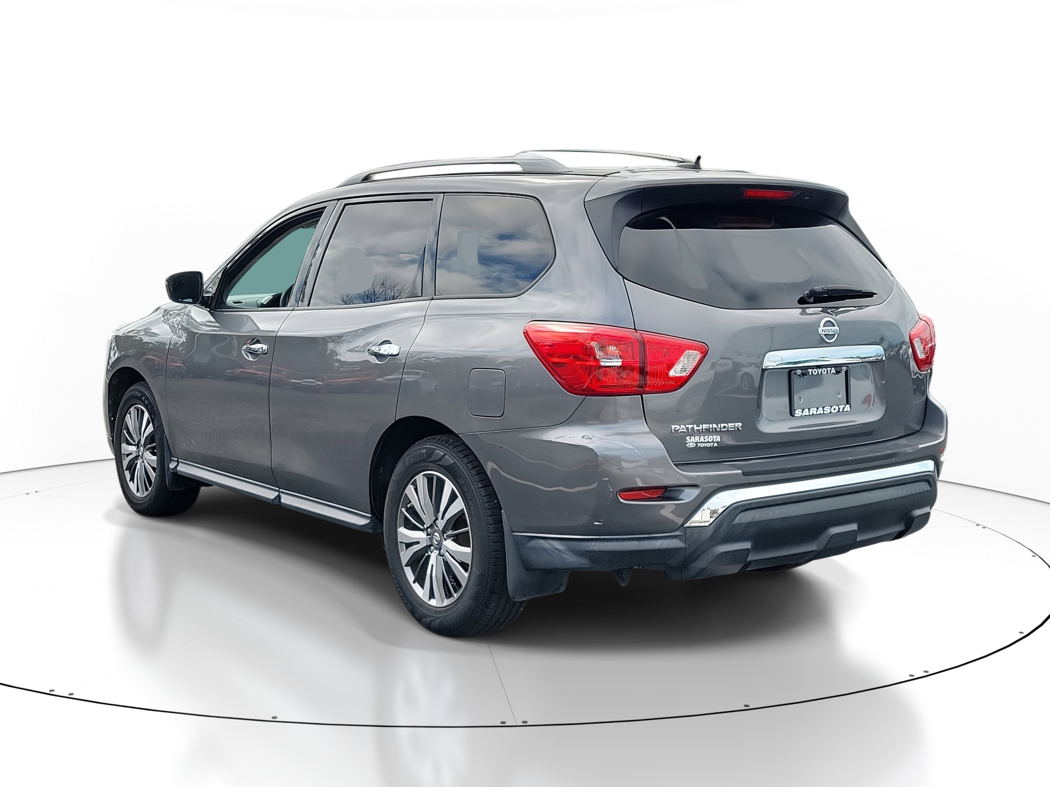 Used 2018 Nissan Pathfinder S image 4