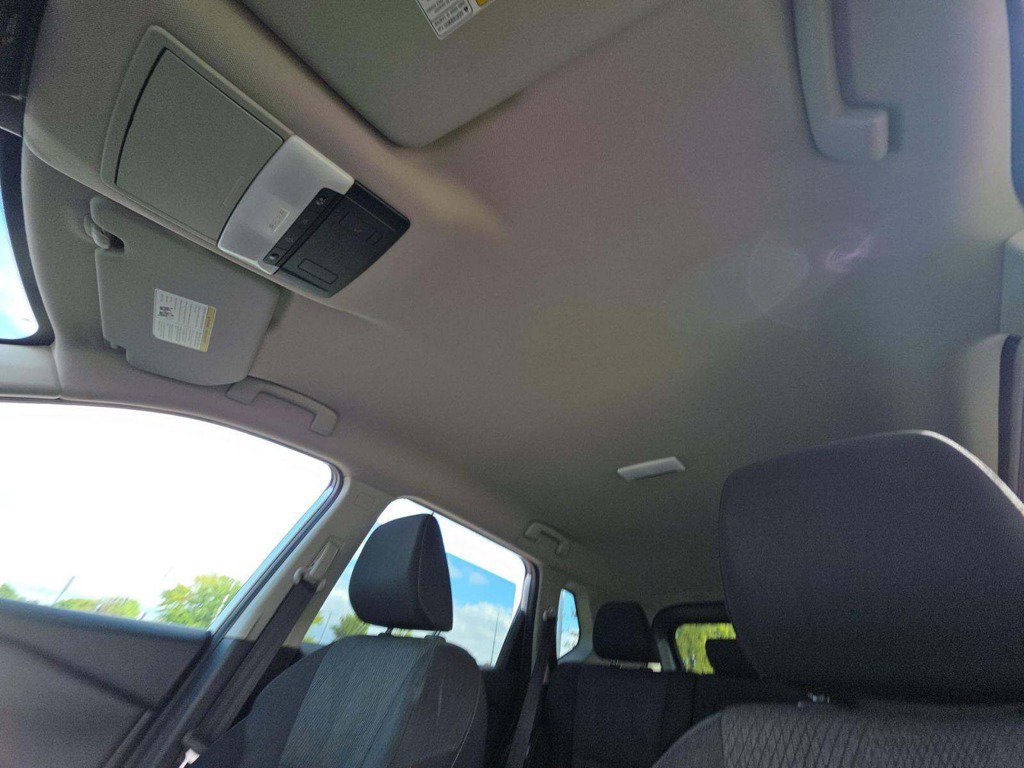 Used 2025 Nissan Rogue SV AWD/4WD image 7