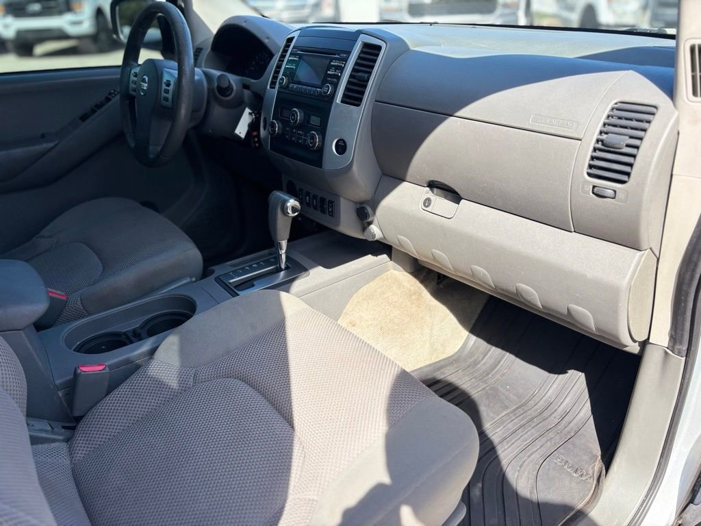 Used 2014 Nissan Frontier SV w/ SV Value Truck Package RWD image 12