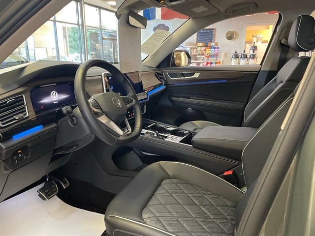 Used 2025 Volkswagen Atlas SEL Premium R-Line image 12