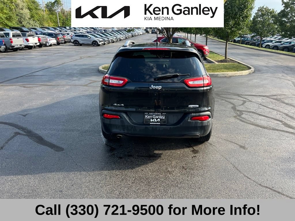 Used 2015 Jeep Cherokee Latitude w/ Cold Weather Group AWD/4WD image 12