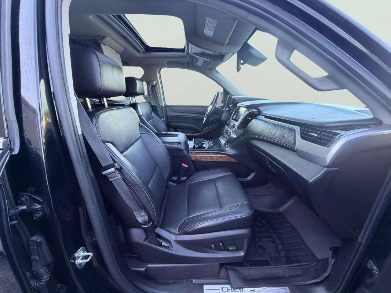 Used 2015 Chevrolet Suburban LTZ AWD/4WD image 32