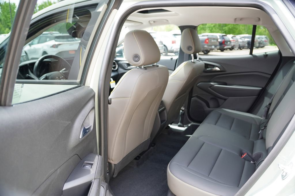 Used 2024 Chevrolet Trax ACTIV w/ Sunroof Package FWD image 16