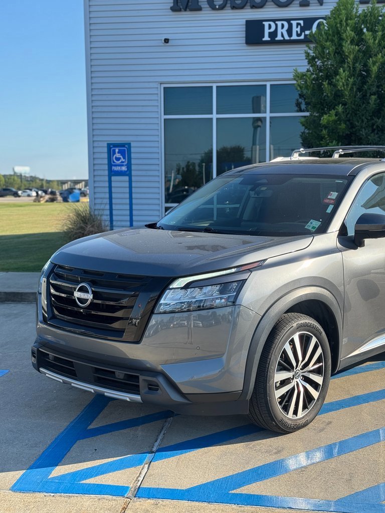 Used 2023 Nissan Pathfinder Platinum w/ Black Appearance Package image 2