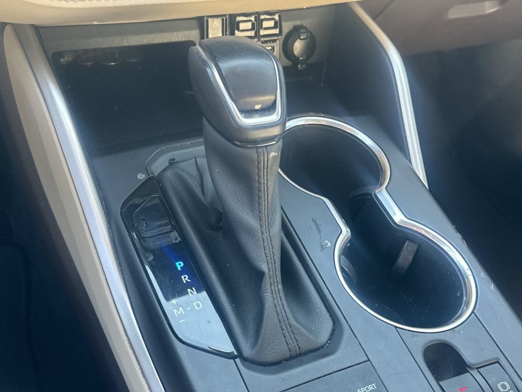 Used 2020 Toyota Highlander XLE AWD/4WD image 29