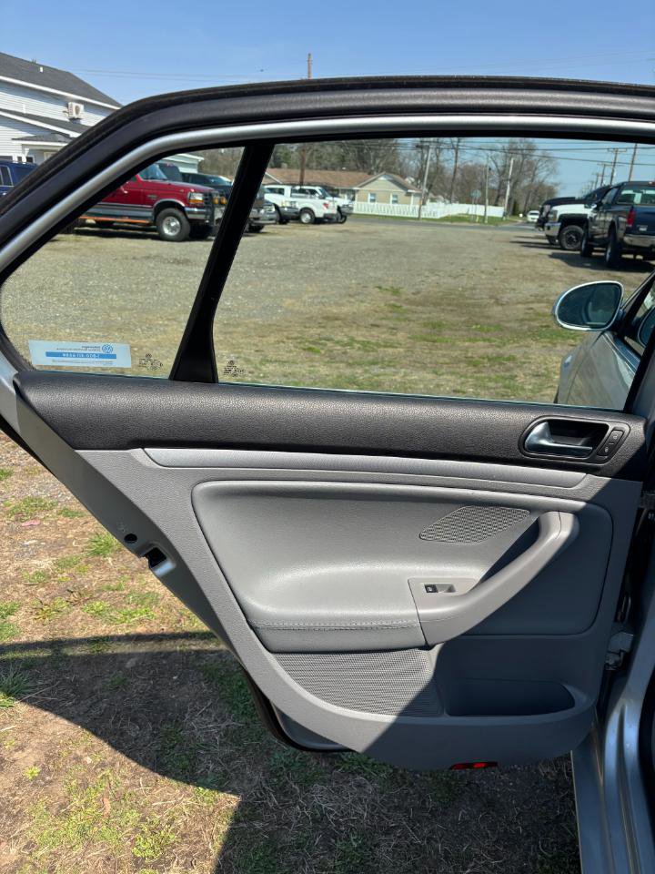 Used 2009 Volkswagen Jetta SE FWD image 21