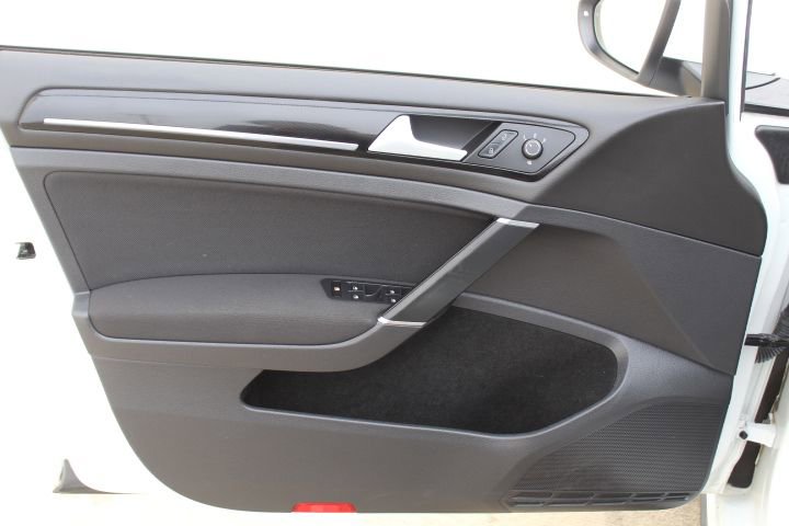 Used 2016 Volkswagen Golf S image 13