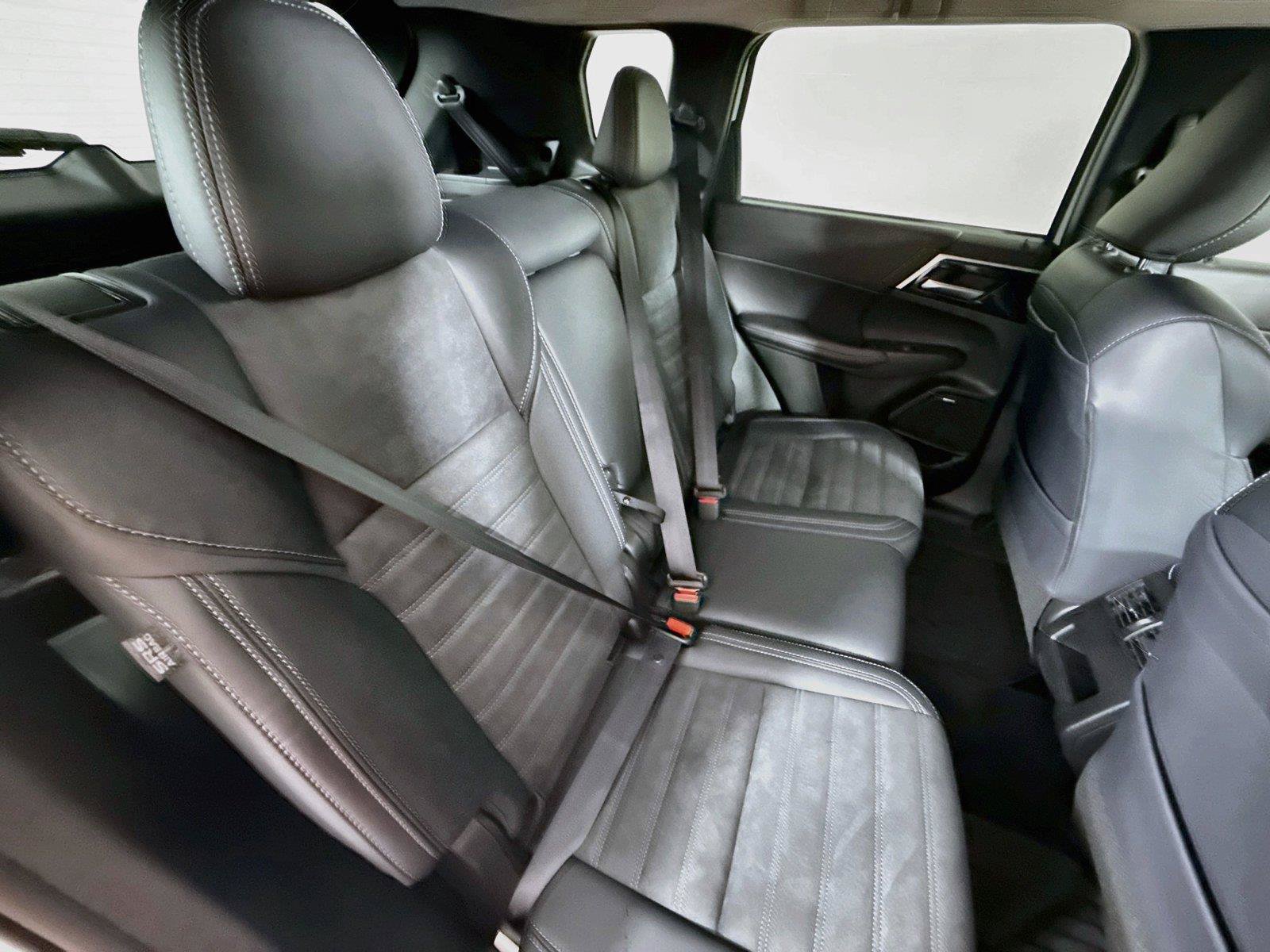 Used 2026 Mitsubishi Outlander AWD image 32