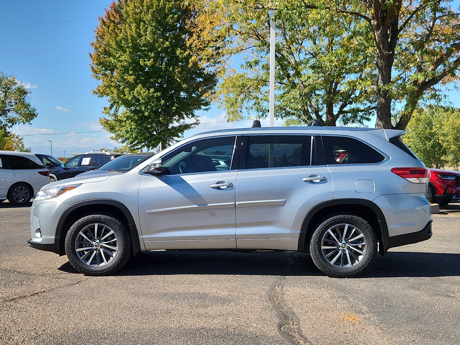 Used 2018 Toyota Highlander XLE AWD/4WD image 2