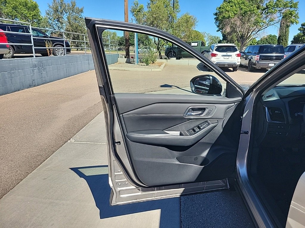 New 2026 Nissan Rogue Platinum w/ Platinum Premium Package image 11