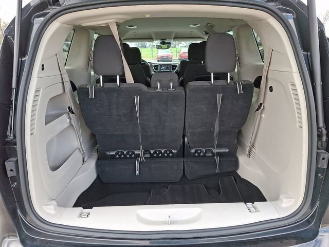 Used 2023 Chrysler Voyager LX image 31