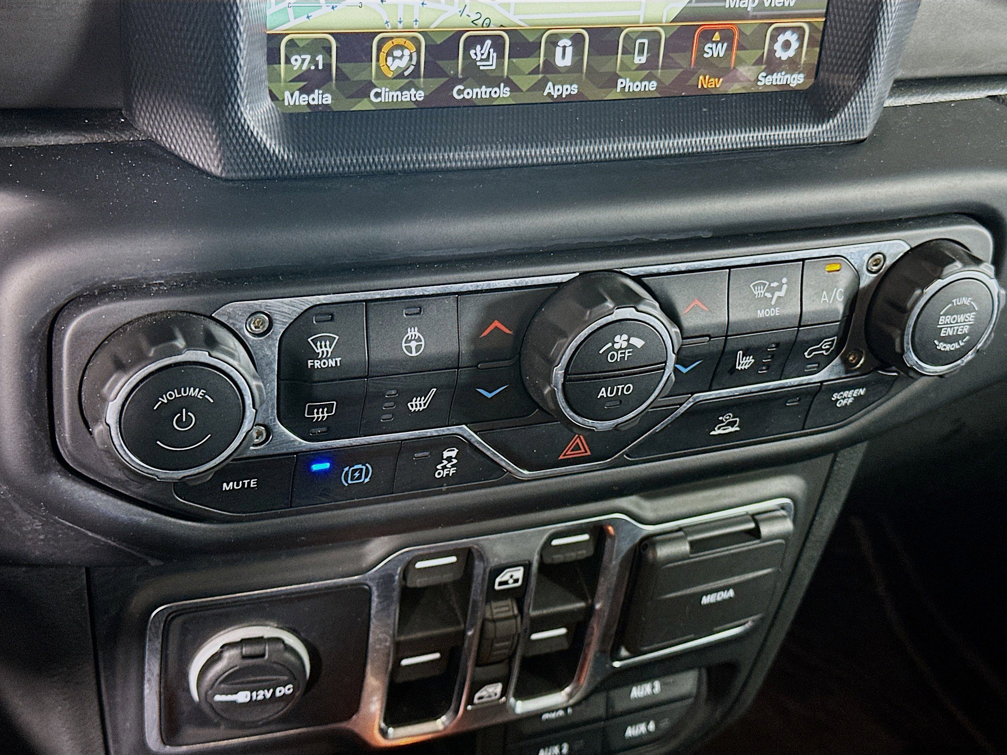 Used 2023 Jeep Wrangler Unlimited w/ Cold Weather Group image 23