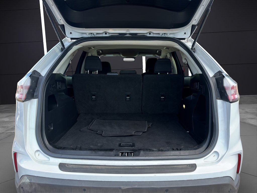 Used 2020 Ford Edge SE FWD image 22