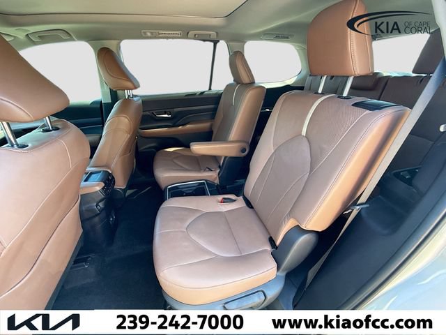 Used 2024 Toyota Grand Highlander AWD image 23