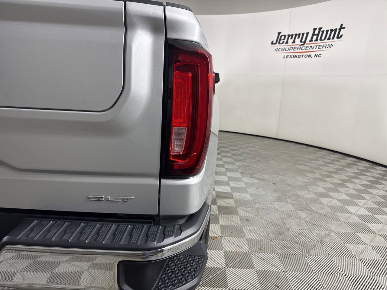 Used 2020 GMC Sierra 1500 SLT w/ SLT Premium Package image 32