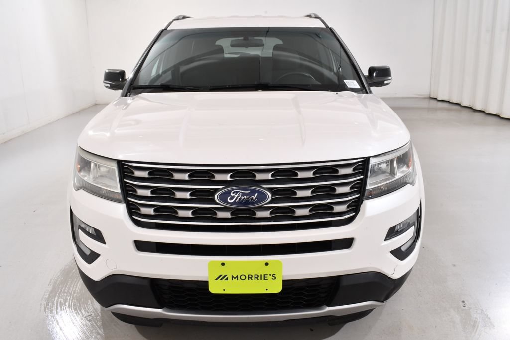 Used 2017 Ford Explorer XLT AWD/4WD image 3