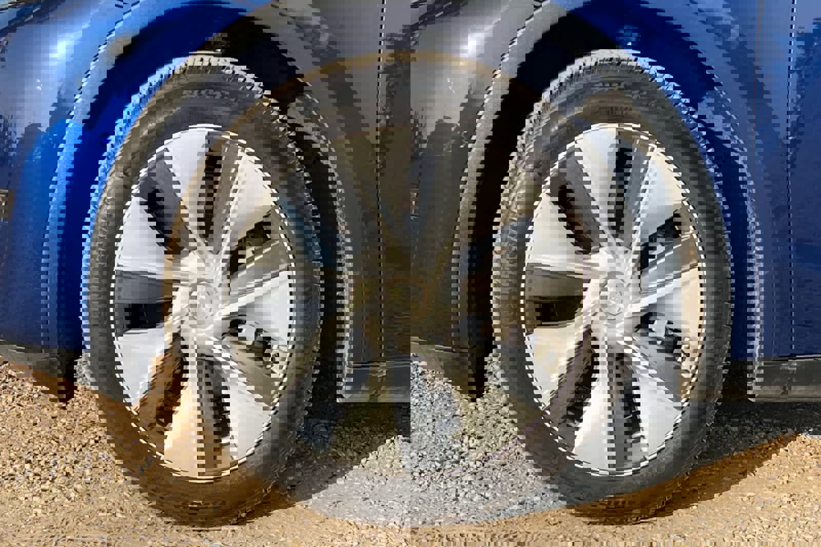 Used 2021 Tesla Model Y Standard Range image 33