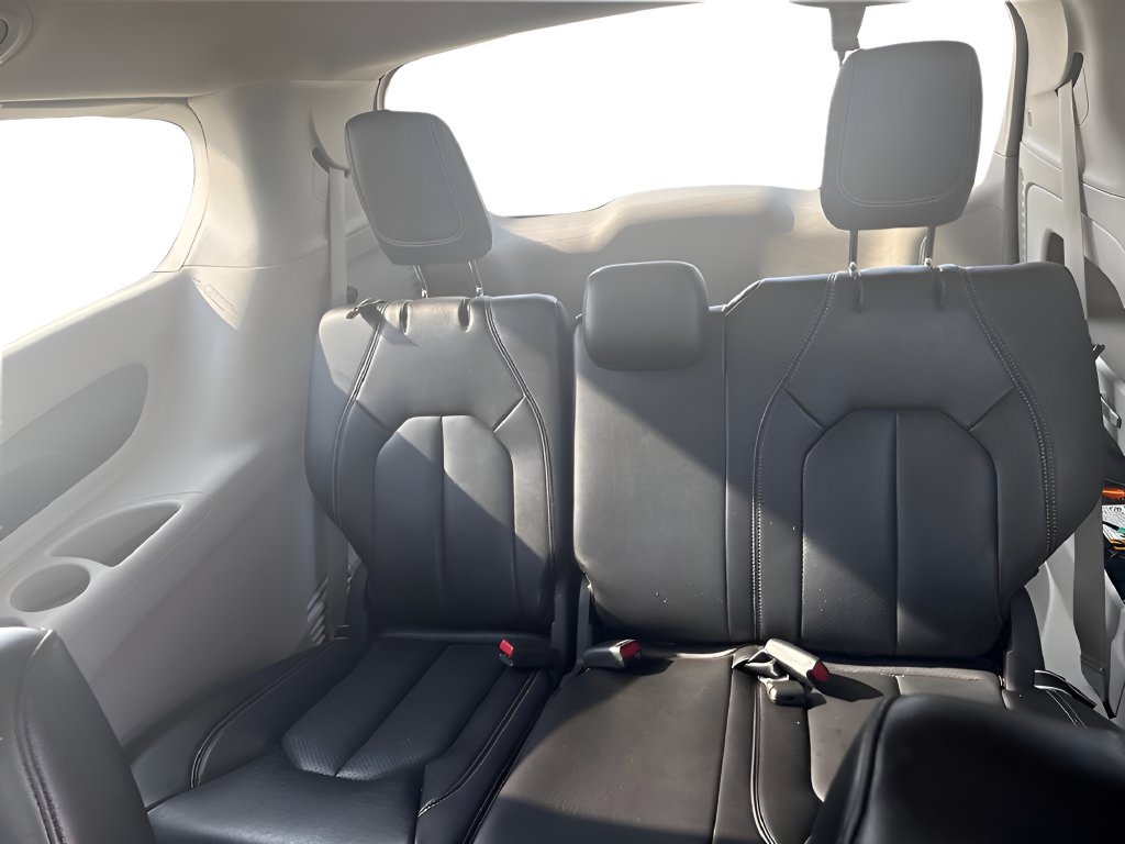 Used 2023 Chrysler Pacifica Touring-L FWD image 24