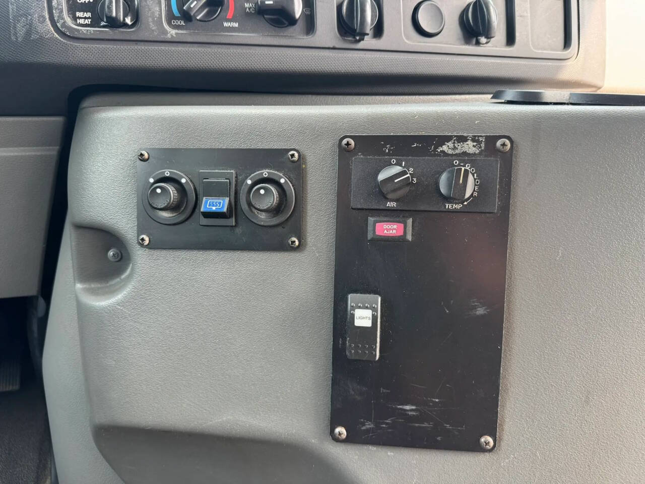 Used 2015 Ford E-350 and Econoline 350 Super Duty RWD image 13