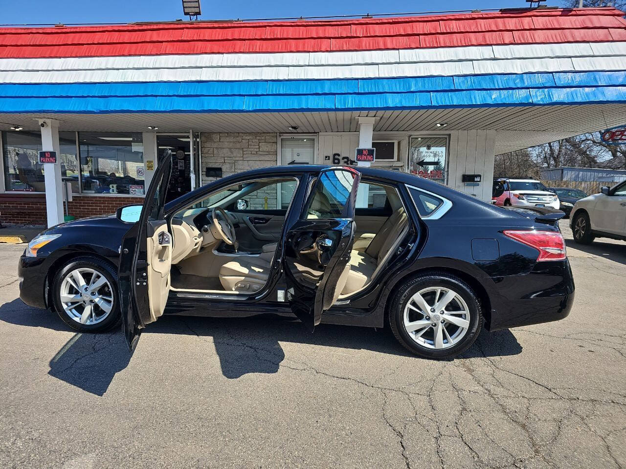 Used 2013 Nissan Altima 2.5 SL w/ Technology Pkg FWD image 18