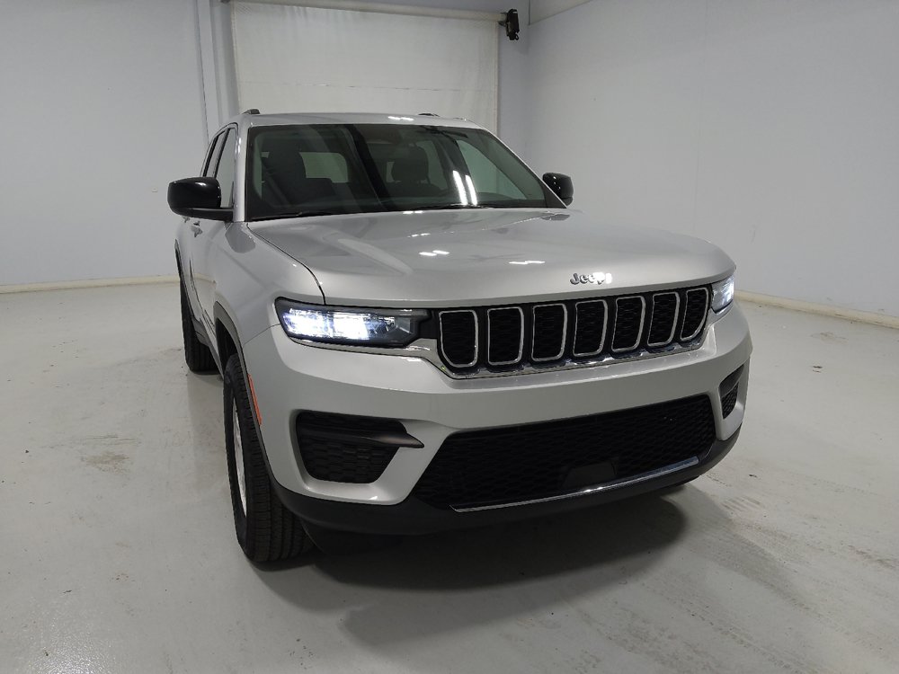 Used 2023 Jeep Grand Cherokee Laredo w/ Luxury Tech Group I AWD/4WD image 14