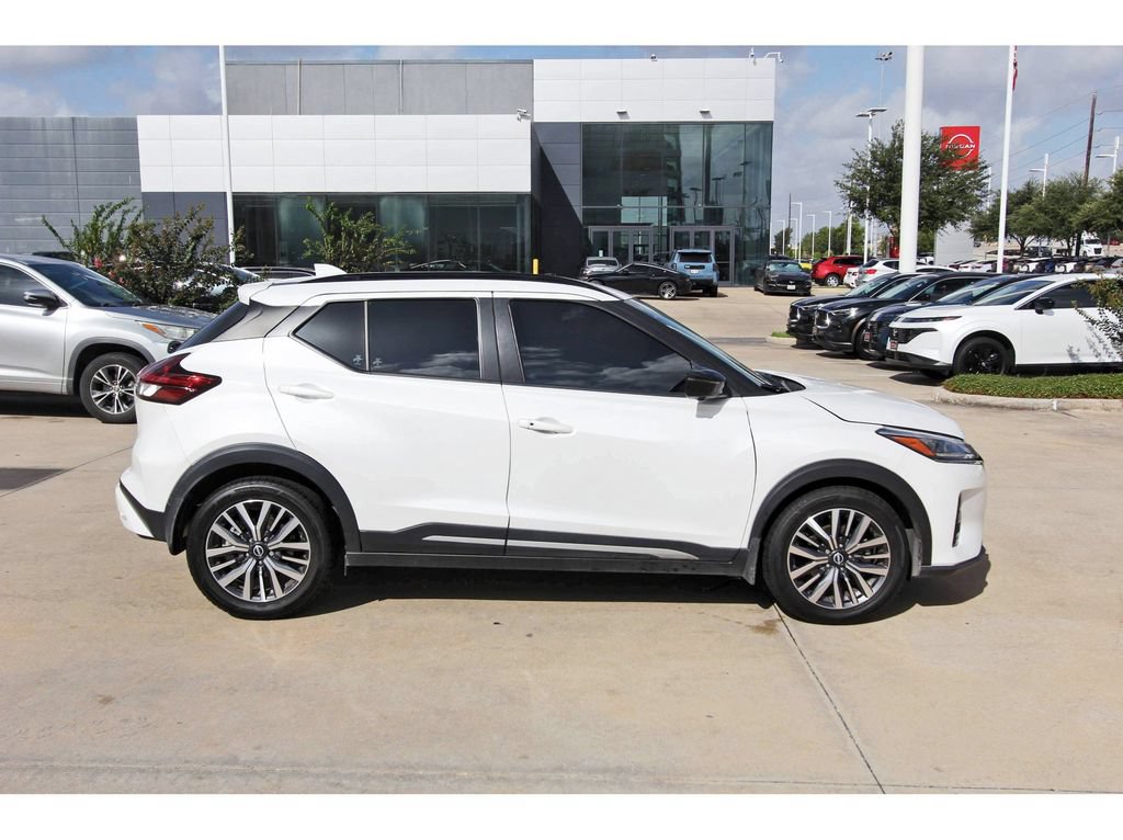 Used 2023 Nissan Kicks SR w/ SR Premium Package FWD image 7