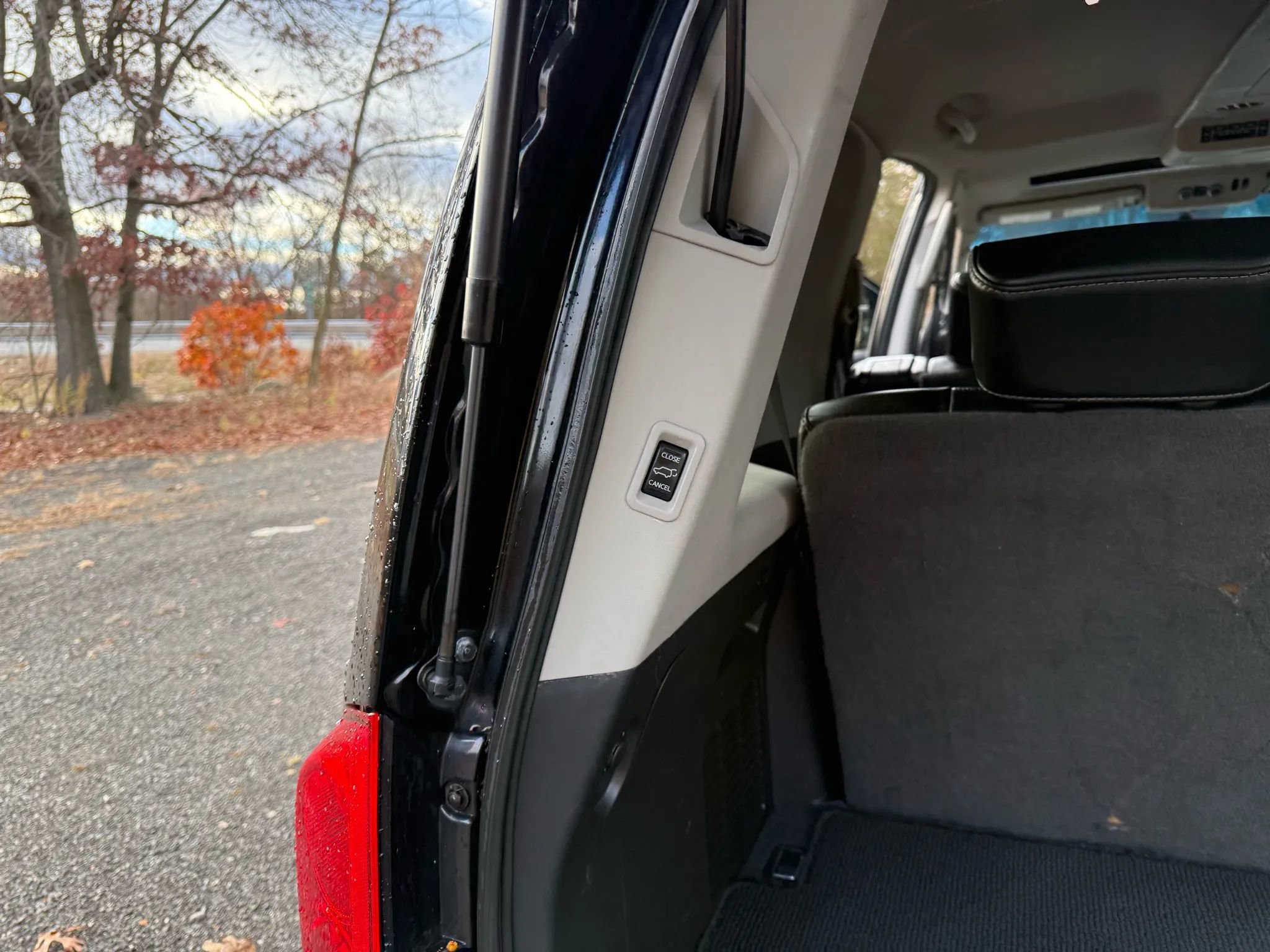 Used 2010 Nissan Armada Platinum w/ Captain Seat Pkg image 23