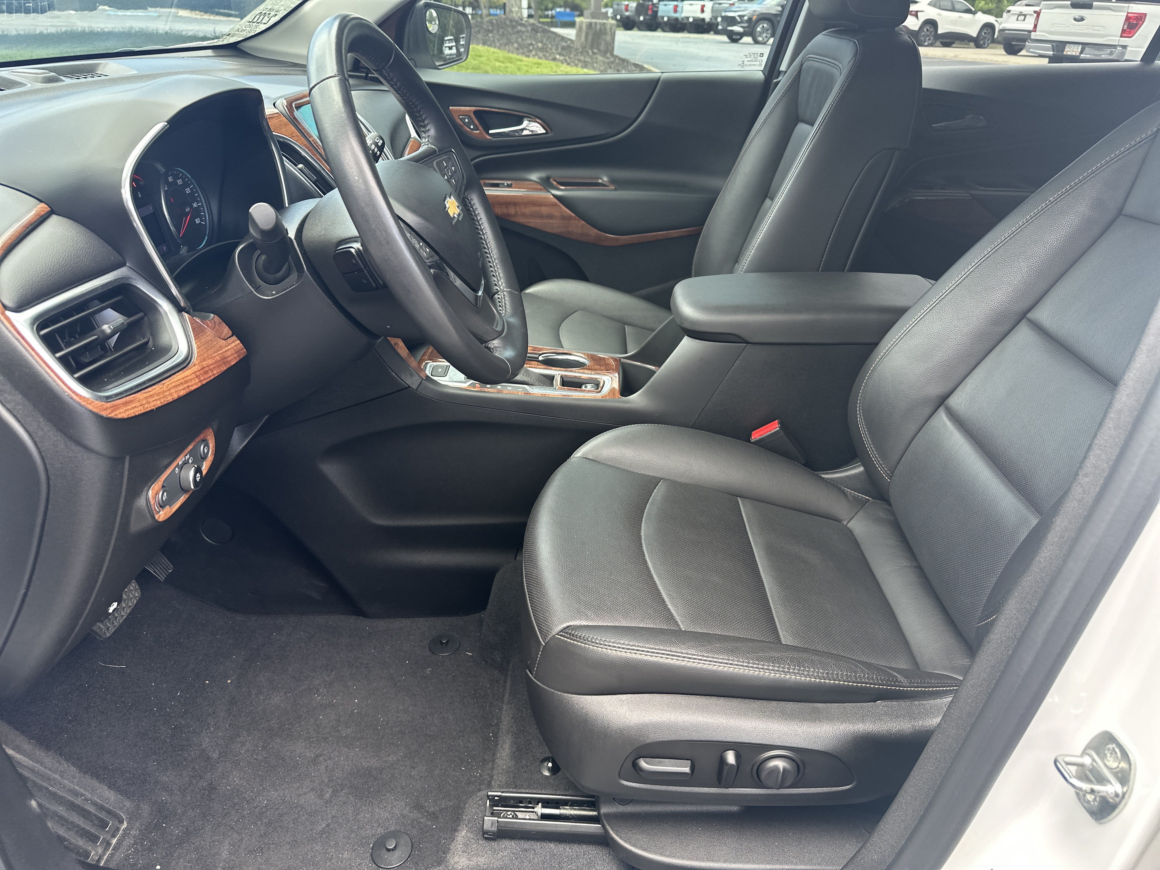 Certified 2020 Chevrolet Equinox LT w/ Sport Edition FWD image 9