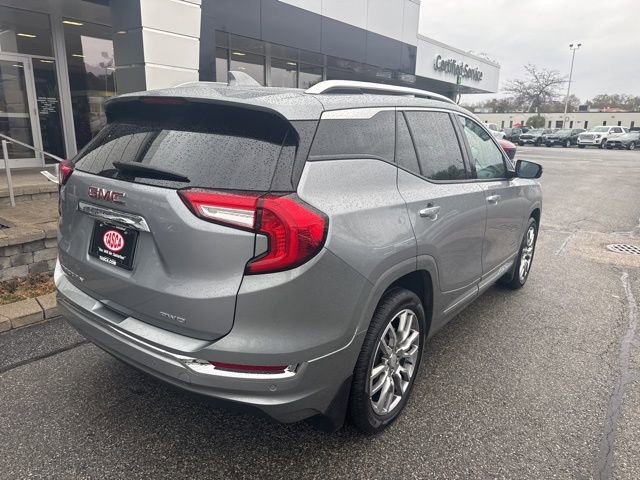 Used 2024 GMC Terrain Denali w/ Denali Premium Package AWD/4WD image 8