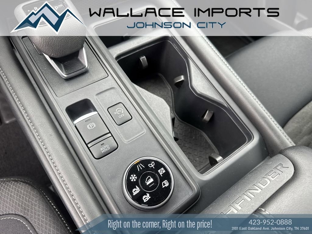 Used 2024 Nissan Pathfinder S image 17