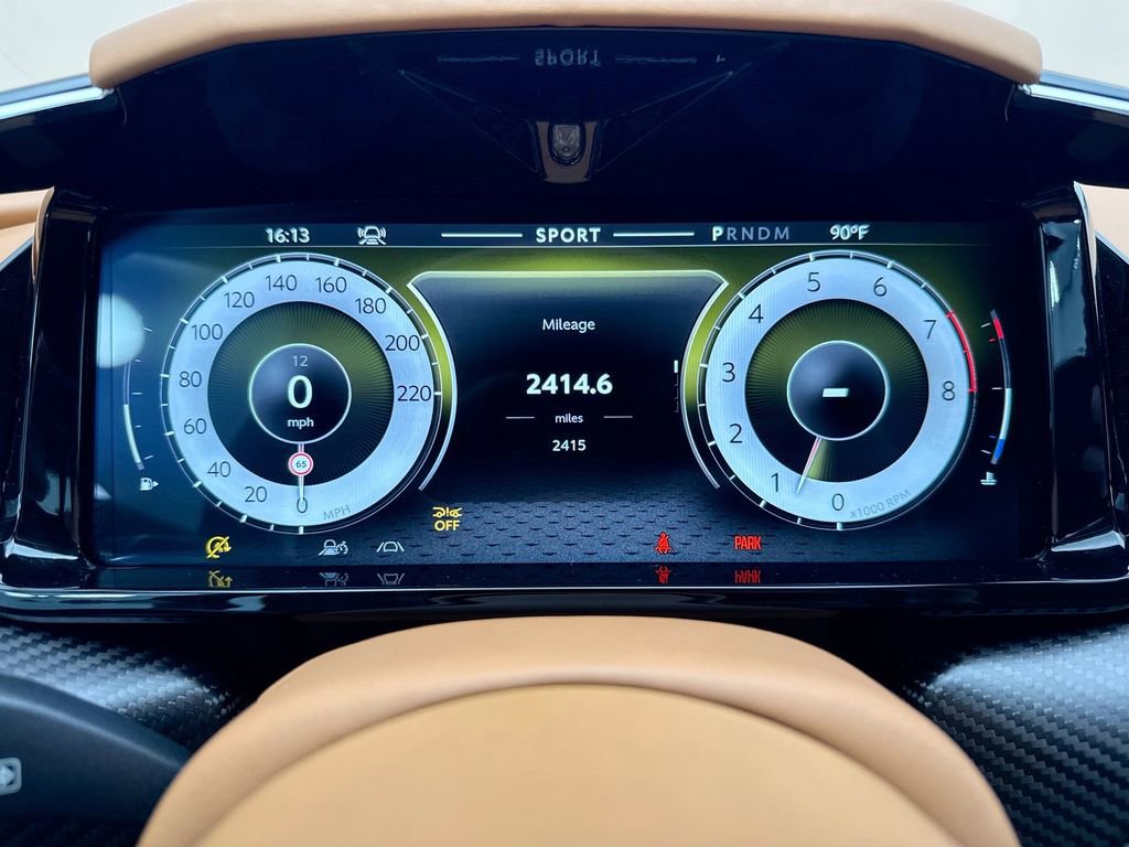 Used 2025 Aston Martin V8 Vantage Coupe image 29