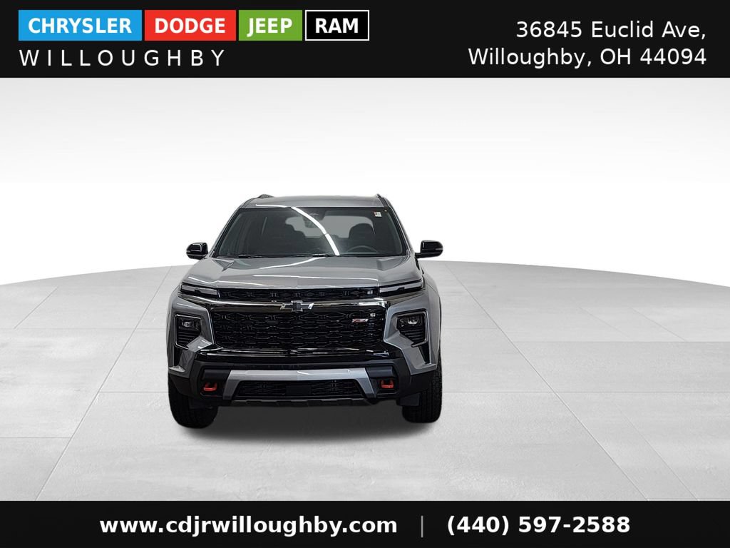 Used 2025 Chevrolet Traverse Z71 AWD/4WD image 2