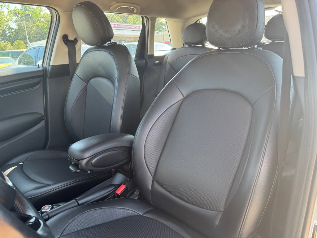 Used 2017 MINI Cooper 4-Door Hardtop image 12