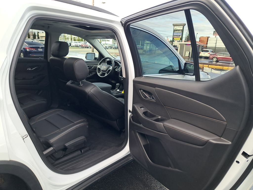 Used 2019 Chevrolet Traverse LT w/ LT Premium Package image 16