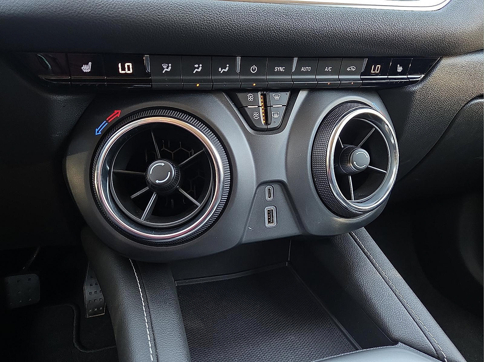 Used 2025 Chevrolet Blazer LT FWD image 17