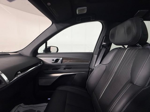 Certified 2026 Cadillac Vistiq Luxury w/ LPO, Floor Liner Package AWD/4WD image 23
