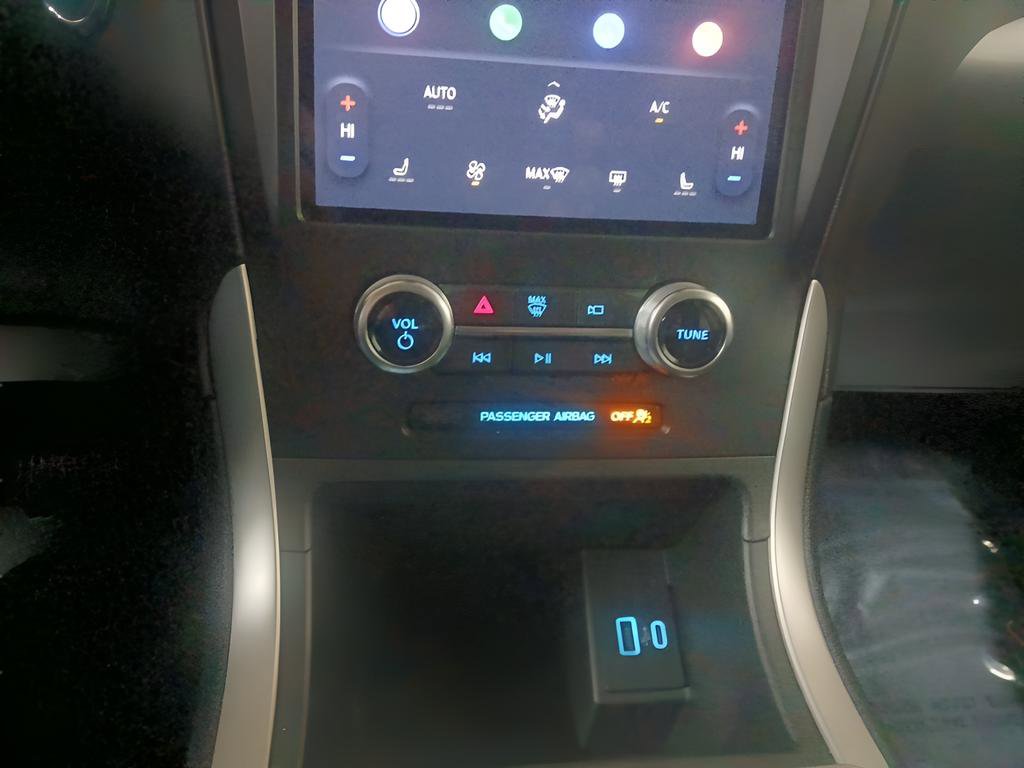 Used 2024 Ford Edge SEL image 14