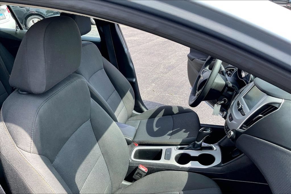 Used 2017 Chevrolet Cruze LS FWD image 7