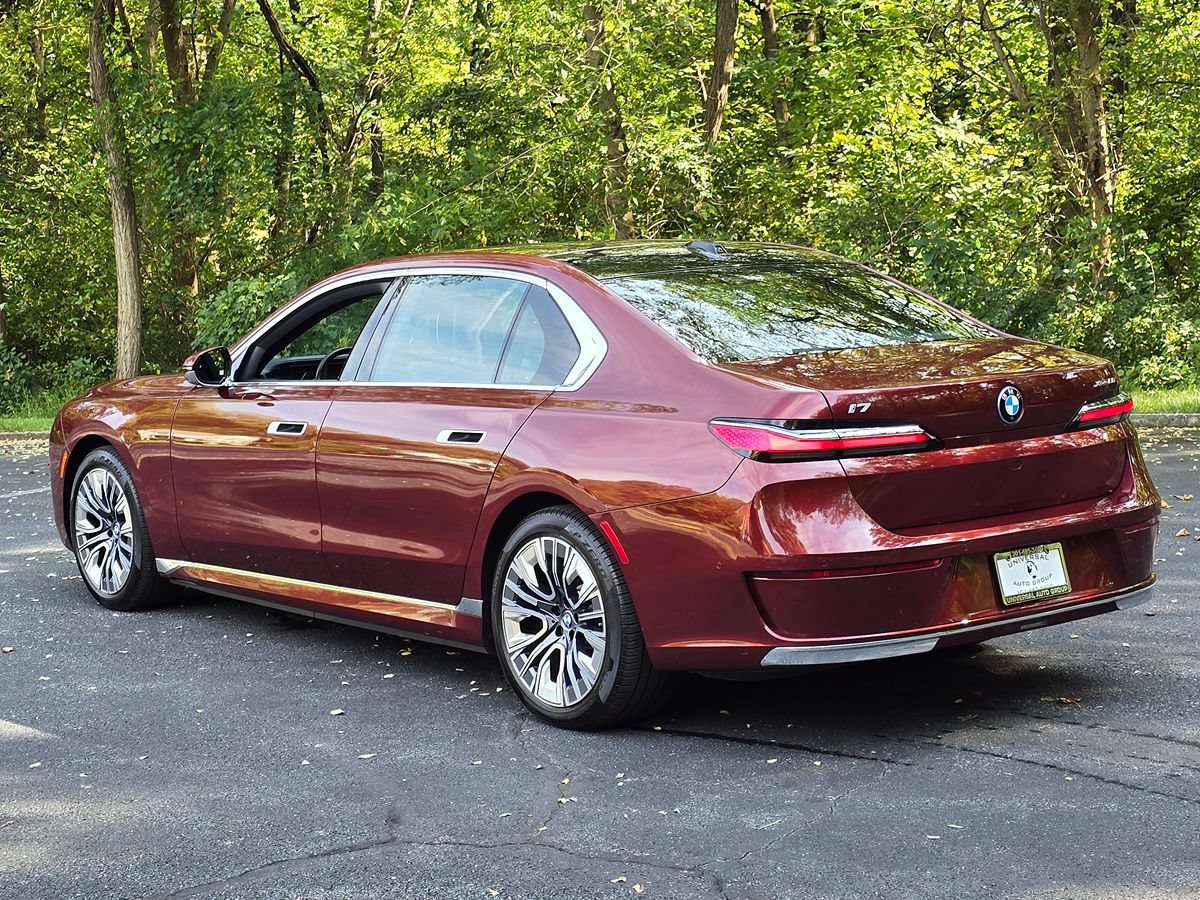 Used 2024 BMW i7 xDrive60 AWD/4WD image 4