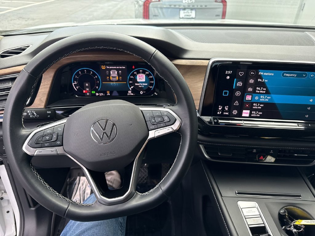 Used 2024 Volkswagen Atlas SE AWD/4WD image 21