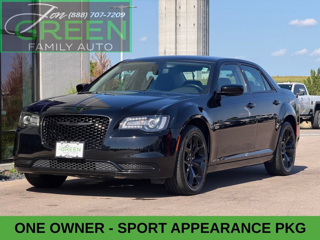 Used 2023 Chrysler 300 Touring w/ Sport Appearance Package RWD image 1