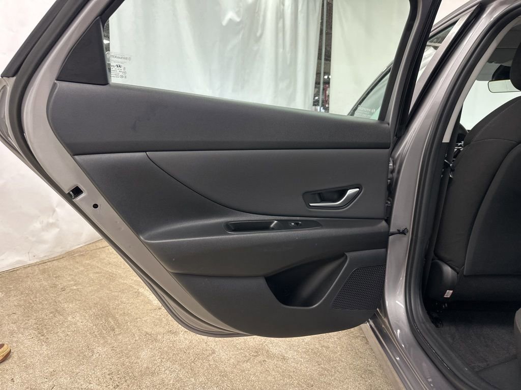 Used 2025 Hyundai Elantra SEL image 18