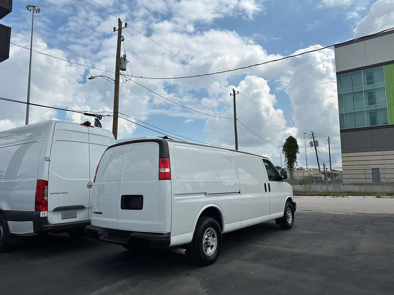 Used 2019 Chevrolet Express 3500 Extended w/ Driver Convenience Package RWD image 6