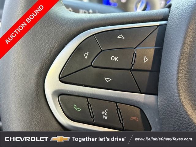 Used 2025 Chrysler Pacifica Select FWD image 13