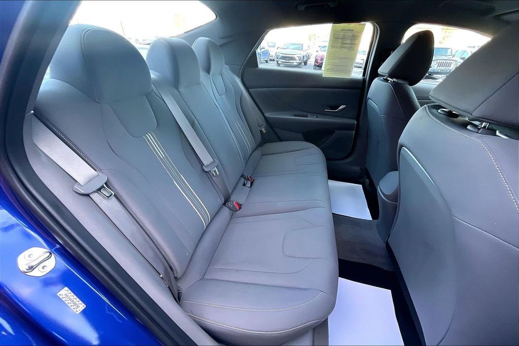 Used 2023 Hyundai Elantra SEL w/ Convenience Package image 26