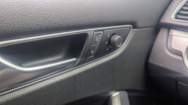 Used 2017 Volkswagen Passat 1.8T S image 31