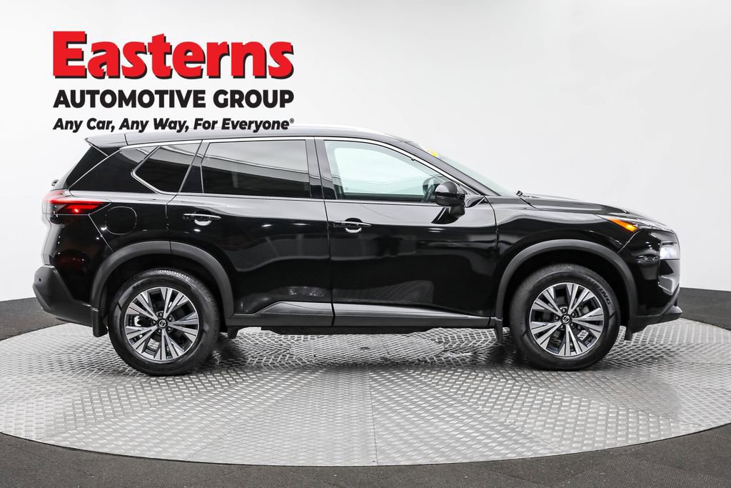 Used 2021 Nissan Rogue SV w/ Premium Package image 4